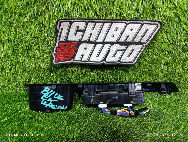 Блок упр. стеклоподьемниками передний правый MITSUBISHI EK WAGON B11W