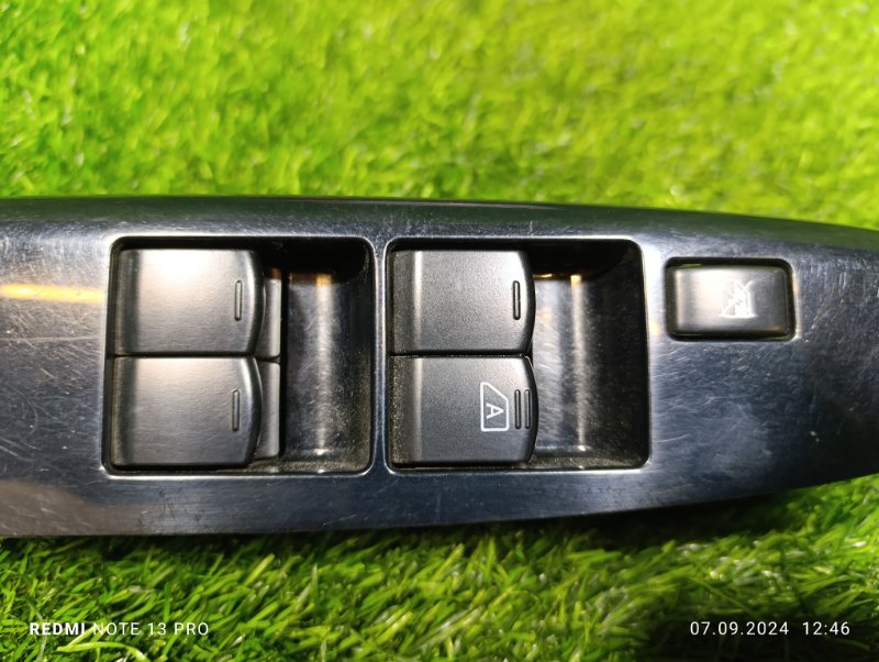 Блок упр. стеклоподьемниками передний правый EK WAGON B11W