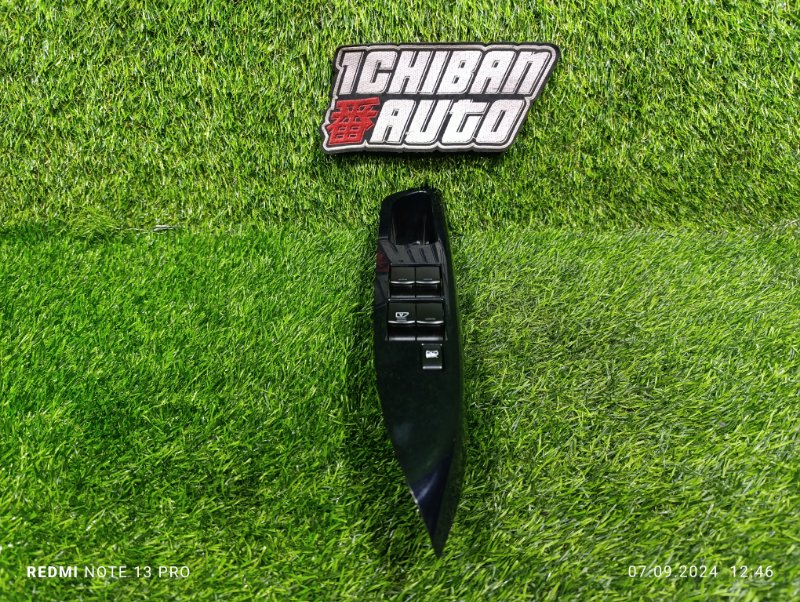 Блок упр. стеклоподьемниками передний правый EK WAGON B11W