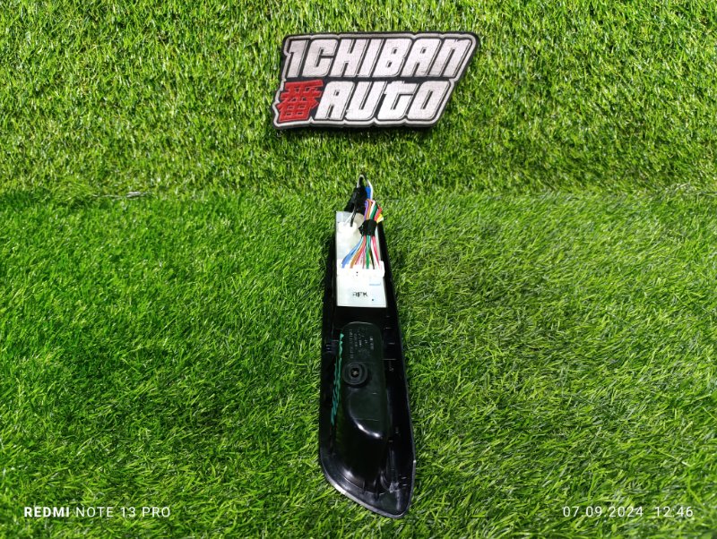 Блок упр. стеклоподьемниками передний правый EK WAGON B11W