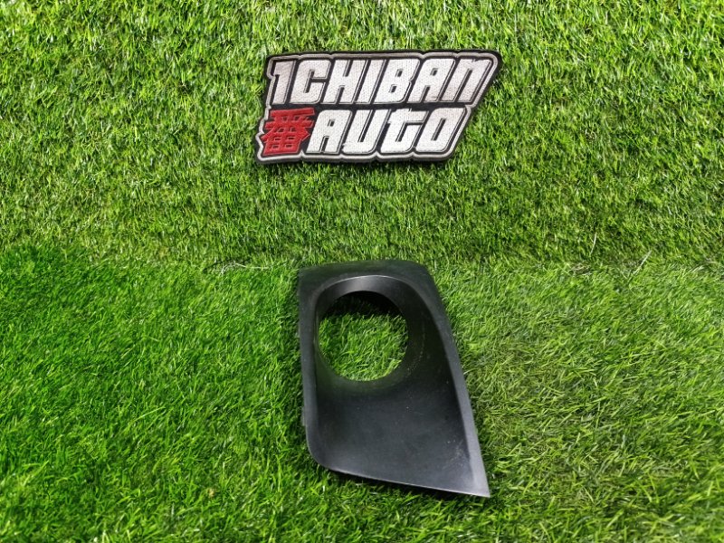 Ободок туманки передний правый LEGACY BR9