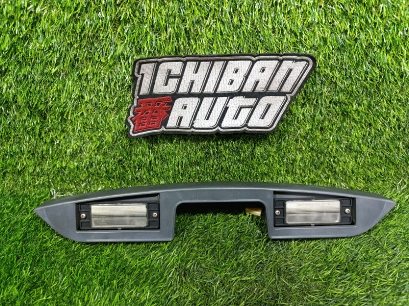 Накладка 5-й двери MITSUBISHI LANCER CEDIA CS2V