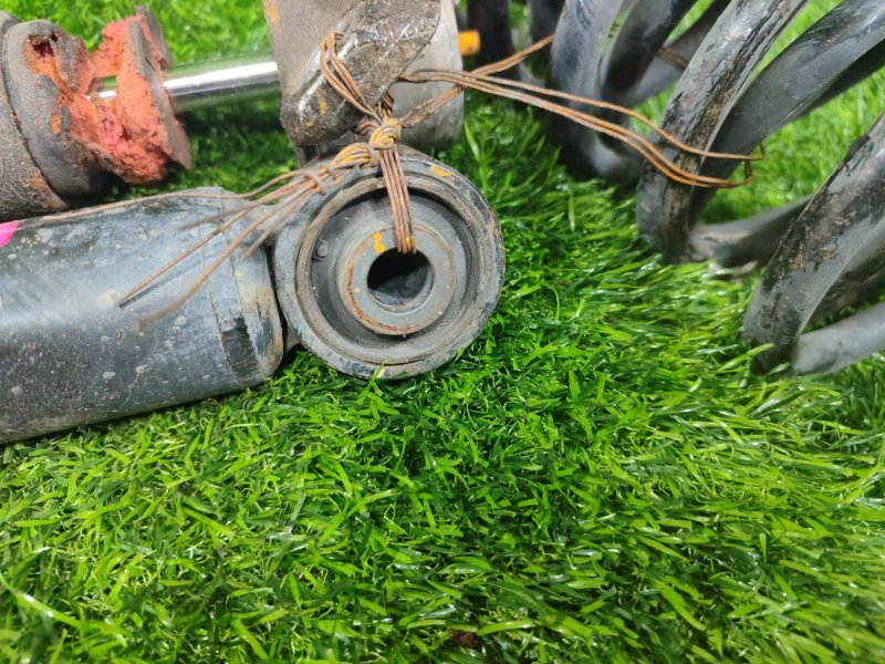 Амортизатор задний TRAX 2013 U200 LUV Амортизатор задний TRAX 2013 U200 LUV