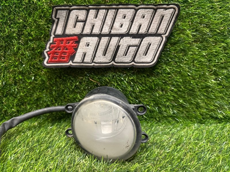 Туманка передняя правая TOYOTA RACTIS NCP105 81210-0D041 контрактная