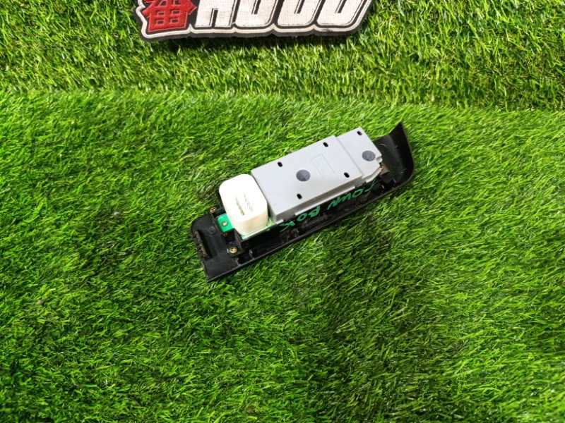 Блок упр. стеклоподьемниками передний правый TOWN BOX U62W