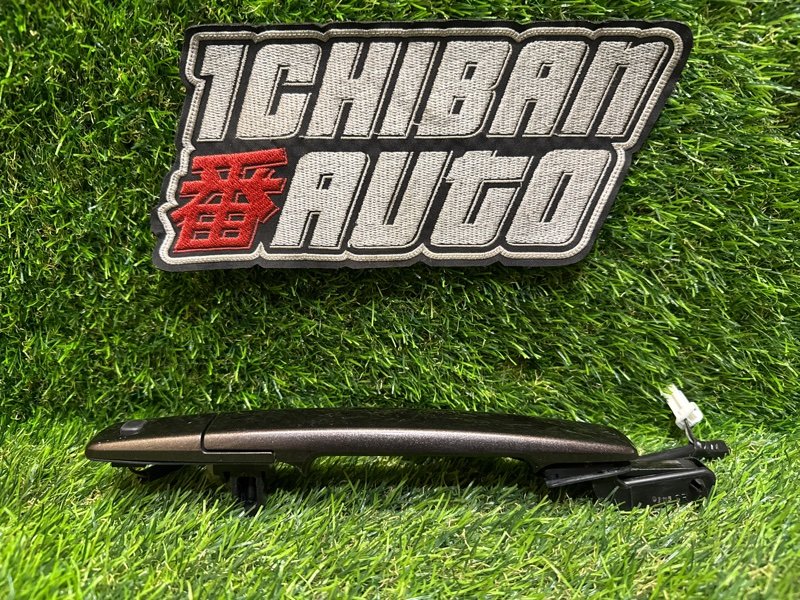 Ручка двери передняя правая EK WAGON B11W