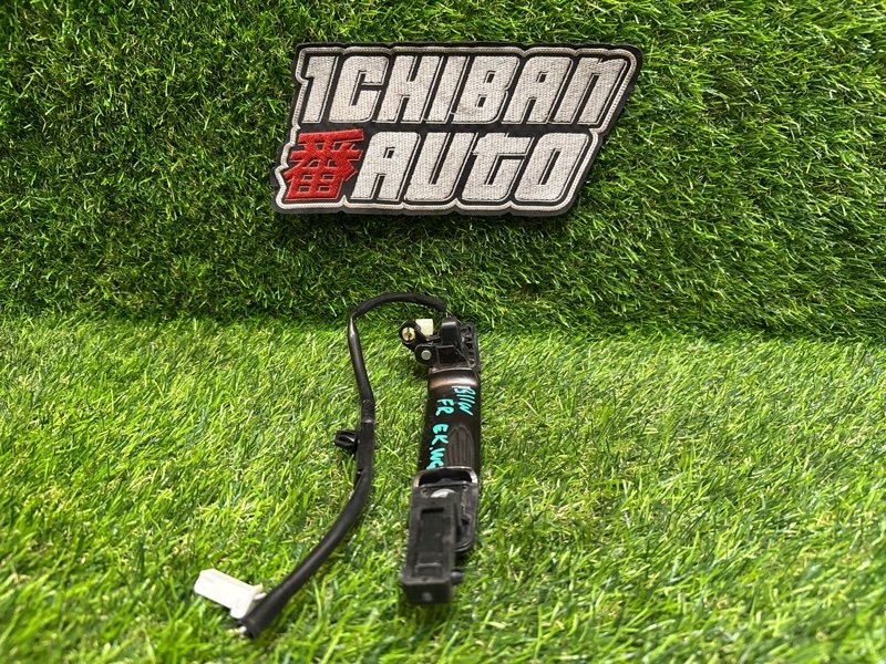 Ручка двери передняя правая EK WAGON B11W