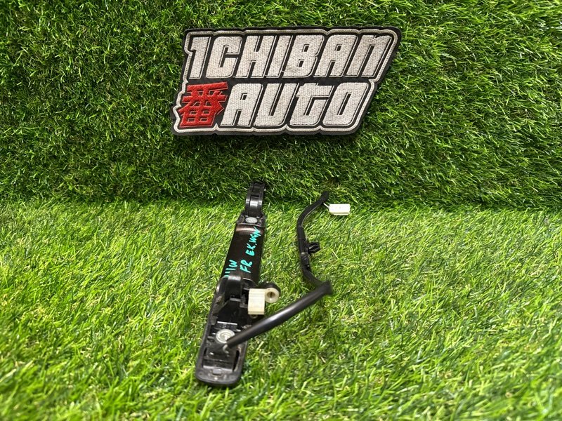 Ручка двери передняя правая EK WAGON B11W