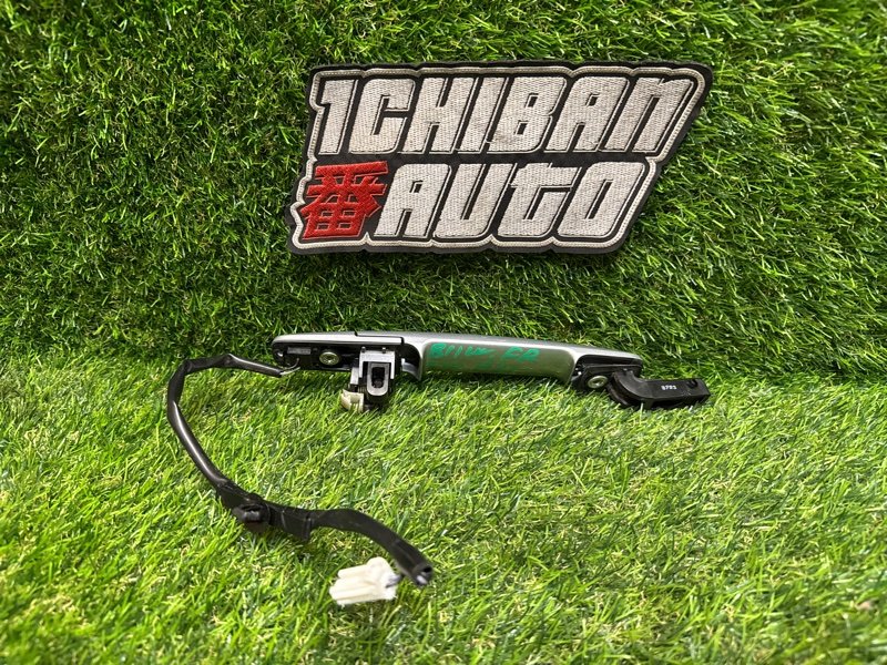 Ручка двери передняя правая EK WAGON B11W