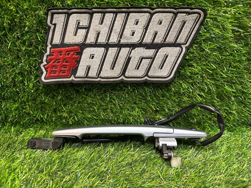 Ручка двери передняя правая EK WAGON B11W