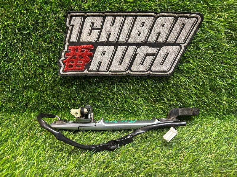 Ручка двери передняя правая EK WAGON B11W