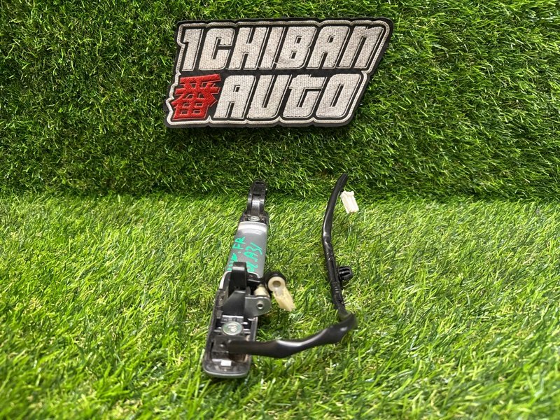 Ручка двери передняя правая EK WAGON B11W