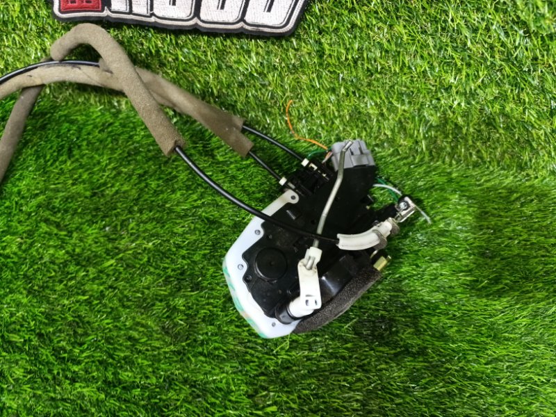 Замок двери передний правый MAZDA FAMILIA VZNY12