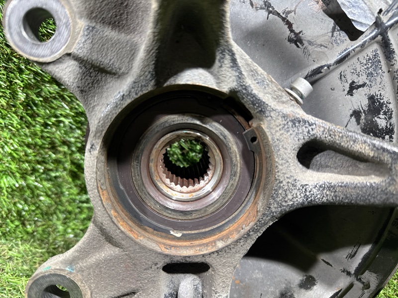 Ступица передняя правая TRAX 2013 U200 LUV