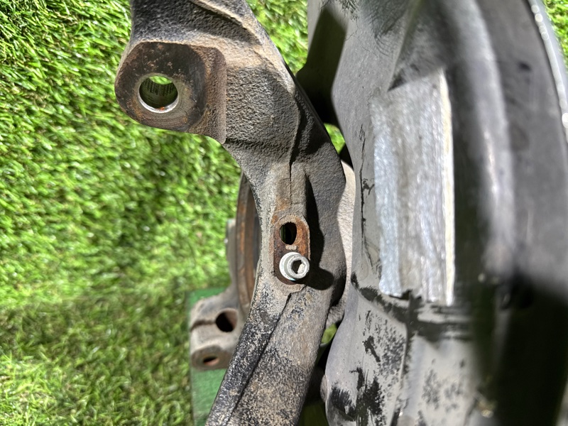 Ступица передняя правая TRAX 2013 U200 LUV