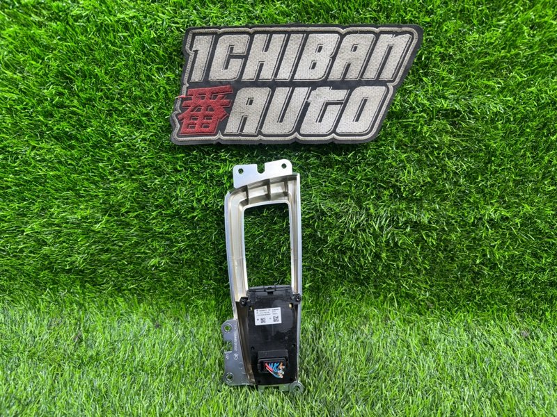 Кнопка стояночного тормоза BMW X3 F25 N47D20C Кнопка стояночного тормоза BMW X3 F25 N47D20C