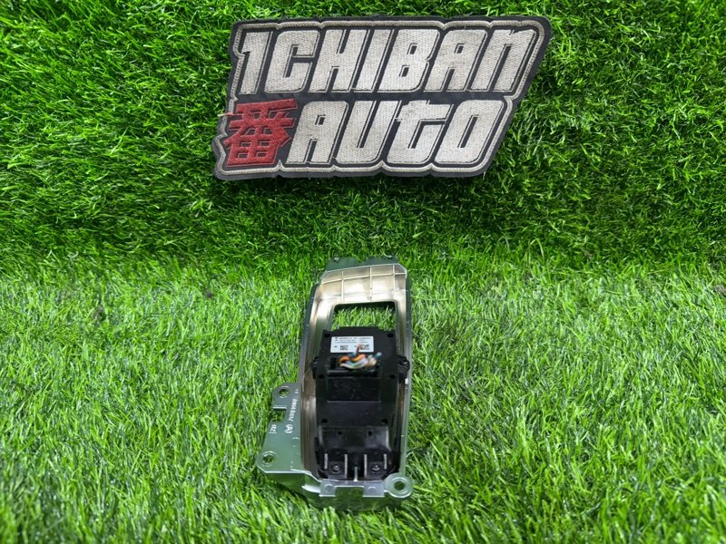 Кнопка стояночного тормоза X3 2010 F25 N47D20C Кнопка стояночного тормоза X3 2010 F25 N47D20C