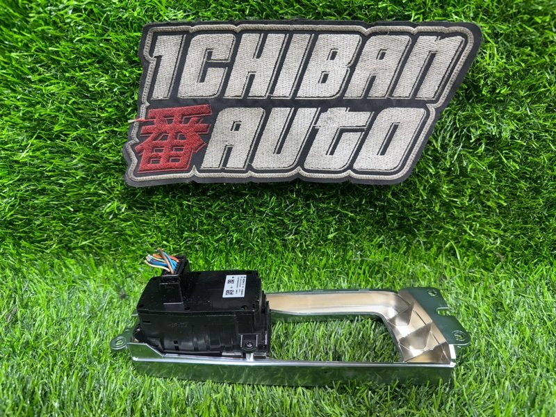 Кнопка стояночного тормоза X3 2010 F25 N47D20C Кнопка стояночного тормоза X3 2010 F25 N47D20C