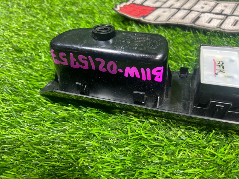 Блок упр. стеклоподьемниками передний правый EK B11W