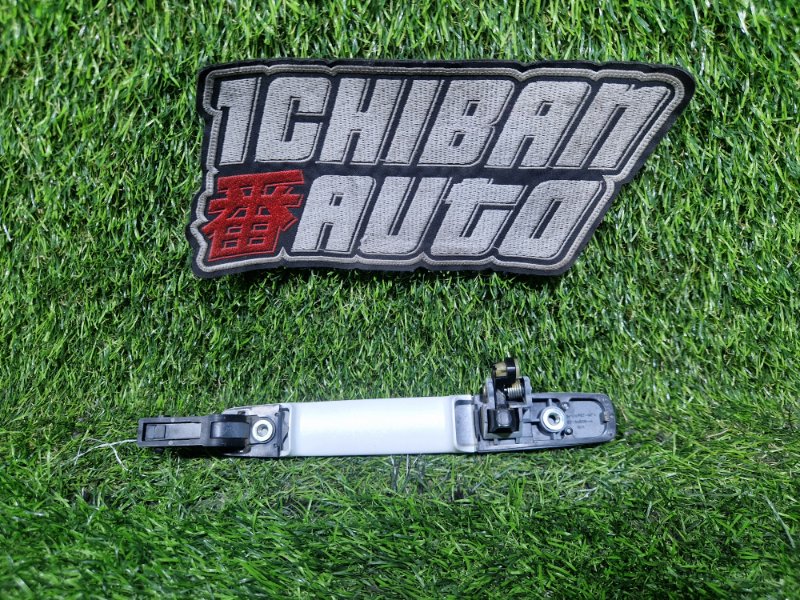 Ручка двери передняя правая EK WAGON B11W