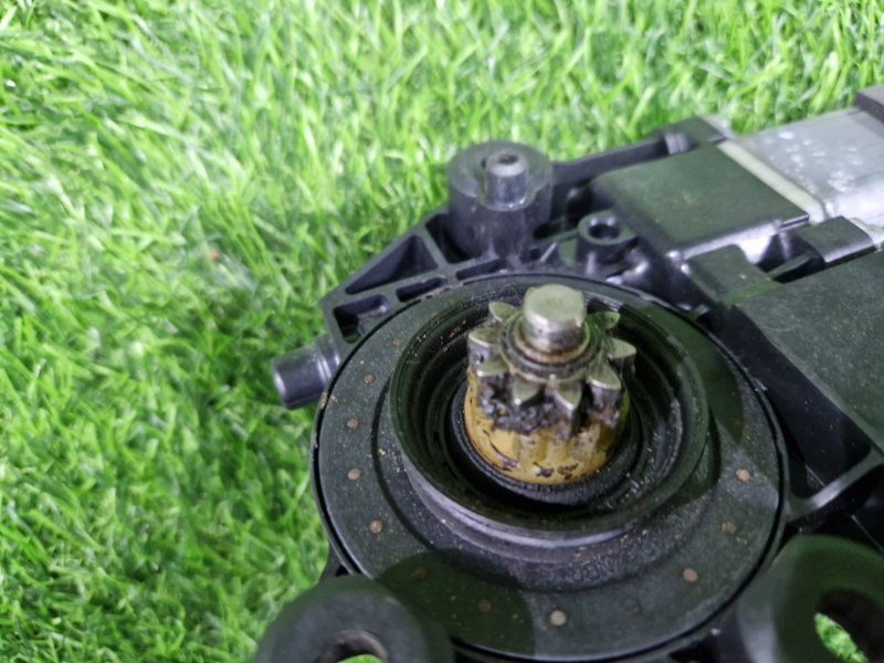 Мотор стеклоподъемника передний левый SM3 2010 L38 H4M