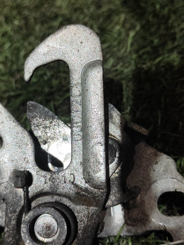 Замок капота PEUGEOT 3008 T84 DV6C Замок капота PEUGEOT 3008 T84 DV6C