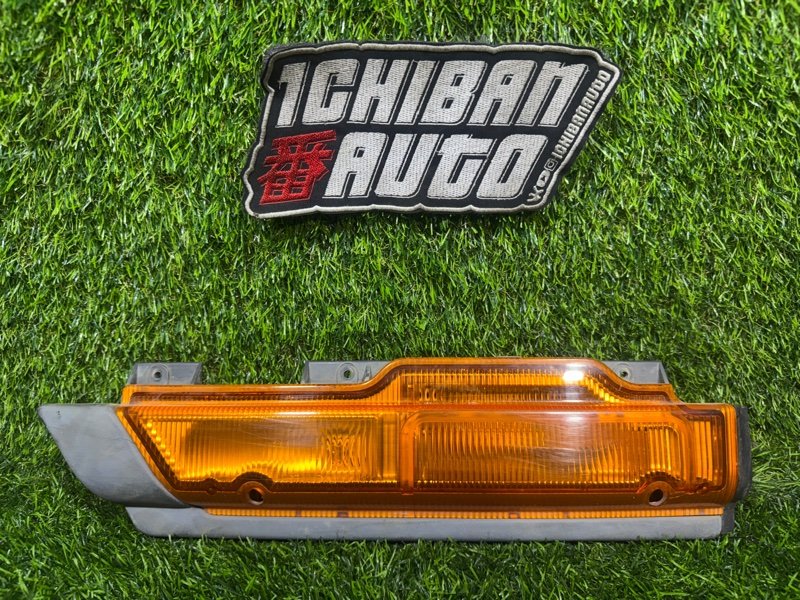 Повторитель поворота в дверь передний правый MITSUBISHI CANTER FD501B MC139775 контрактная