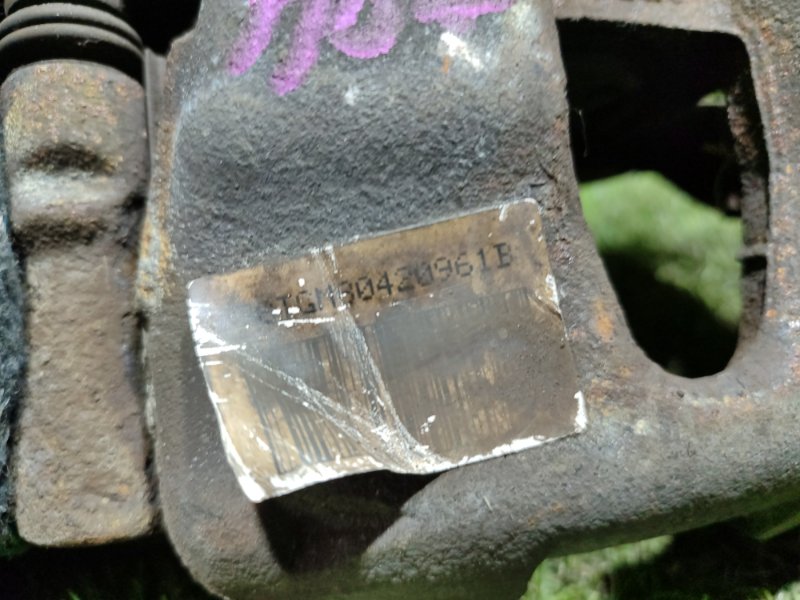 Суппорт передний левый 3008 2014 T84 DV6C Суппорт передний левый 3008 2014 T84 DV6C