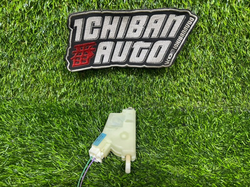 Замок лючка бензобака SKYLINE V36