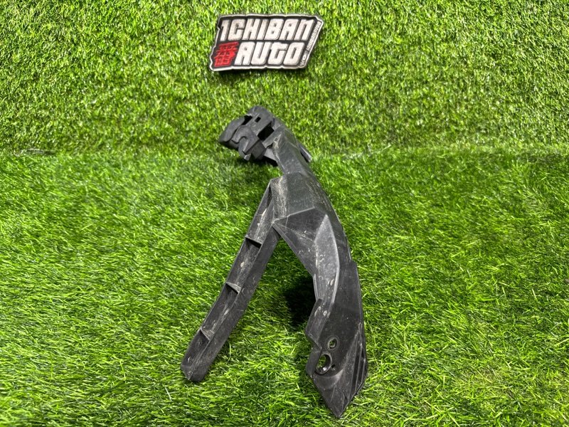 Крепление бампера переднее левое IMPREZA GP7