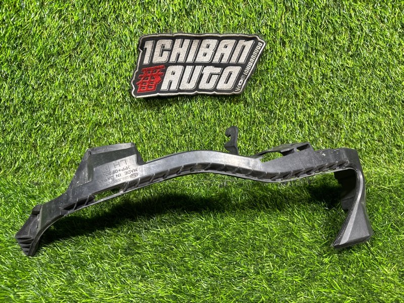 Крепление бампера переднее левое IMPREZA GP7