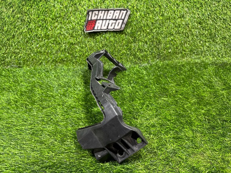 Крепление бампера переднее левое IMPREZA GP7