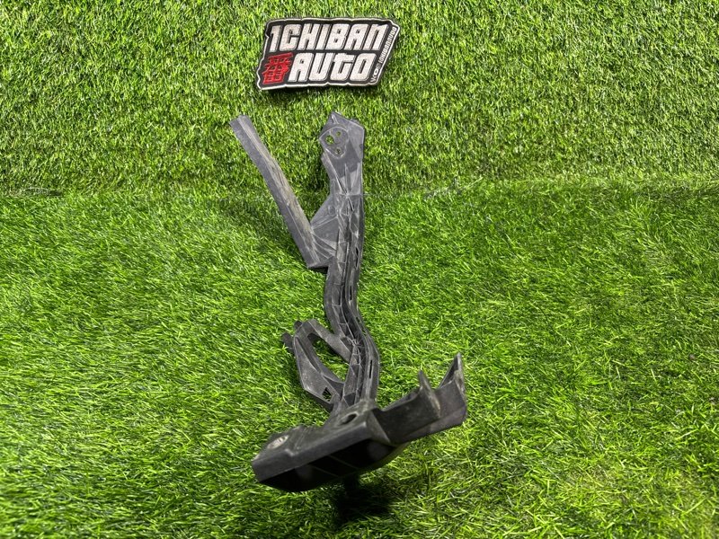 Крепление бампера переднее левое IMPREZA GP7