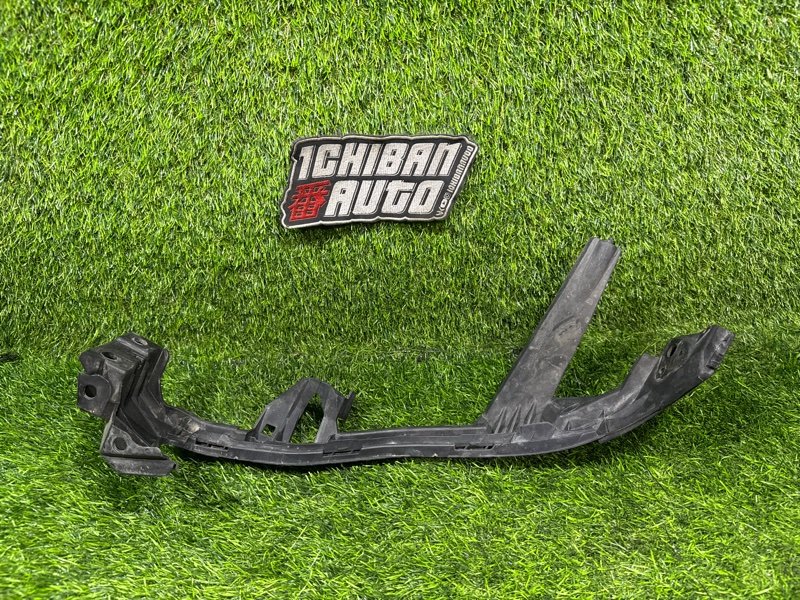 Крепление бампера переднее левое IMPREZA GP7