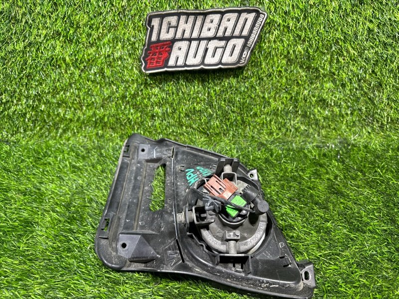 Туманка передняя правая MPV LY3P