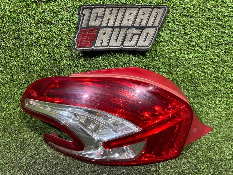 Стоп-сигнал задний левый PEUGEOT 208 2014 A9 DV6D 9672628280 контрактная
