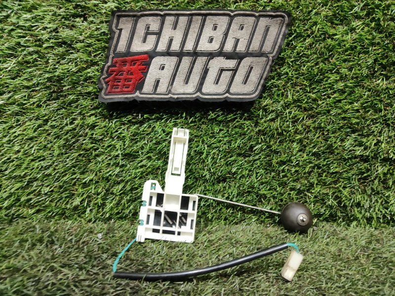 Датчик уровня топлива правый PORSCHE CAYENNE 955