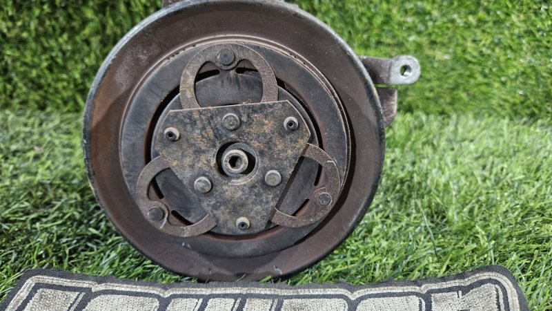 Компрессор кондиционера SUBARU IMPREZA GG2 EJ15 Компрессор кондиционера SUBARU IMPREZA GG2 EJ15