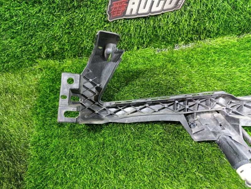 Крепление бампера переднее правое LEGACY BR9