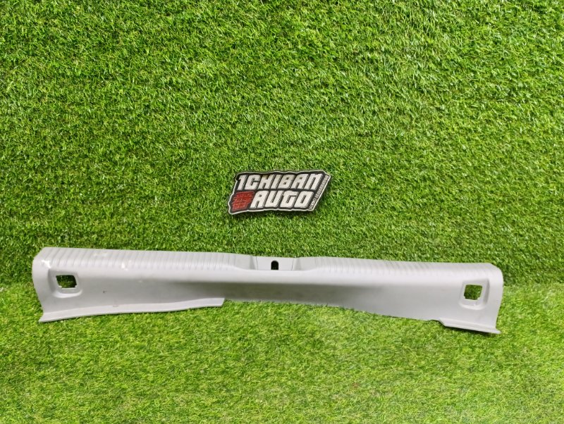 Накладка замка багажника задняя PREMACY CP8W