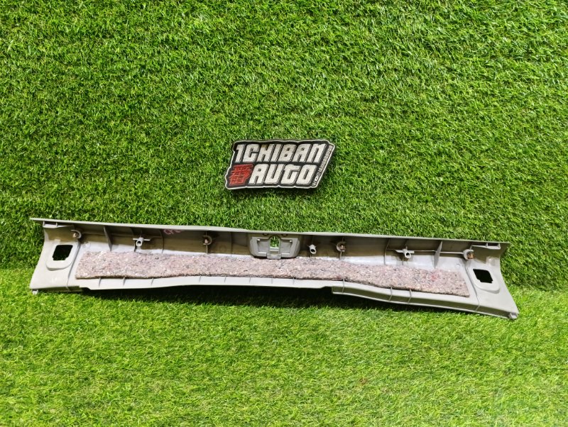 Накладка замка багажника задняя PREMACY CP8W