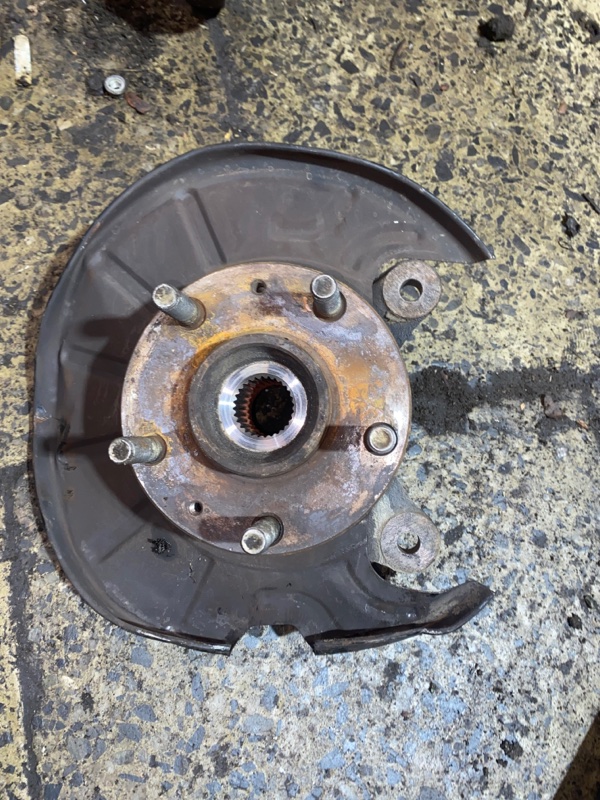 Запчасть кулак поворотный передний правый Land Rover Freelander 2.5 v6 25K4F RUB000040 контрактная Кулак поворотный передний правый Land Rover Freelander 2.5 v6 25K4F RUB000040 контрактная