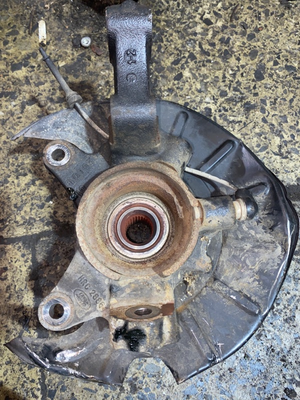 Кулак поворотный передний правый Freelander 2.5 v6 25K4F Кулак поворотный передний правый Freelander 2.5 v6 25K4F