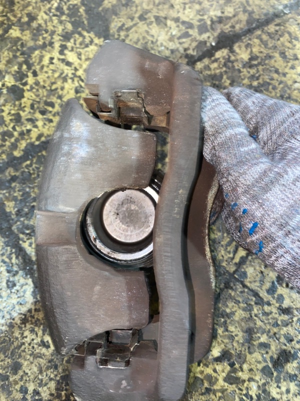 Суппорт тормозной передний правый Freelander 2003 25K4F 2.5 Суппорт тормозной передний правый Freelander 2003 25K4F 2.5