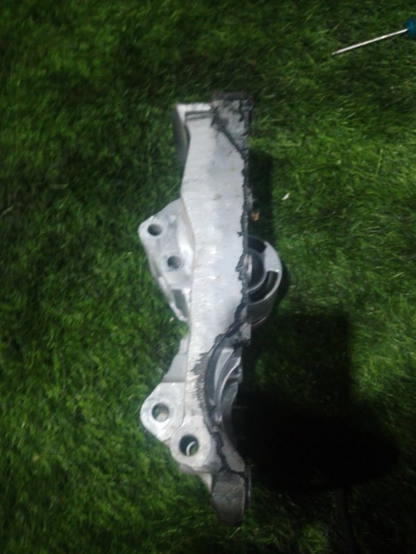 Кронштейн компрессора кондиционера 3-Series E90 N47D20 2.0D