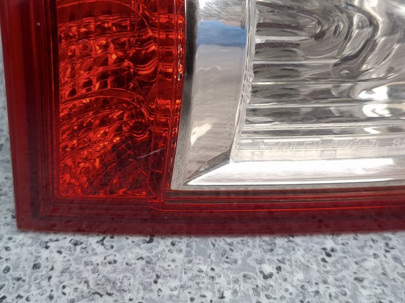 Стоп сигнал задний левый Skyline Crossover 2015 NJ50 VQ37VHR