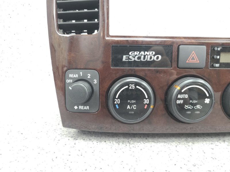 Рамка магнитолы Grand Escudo 2005 TX92W H27A