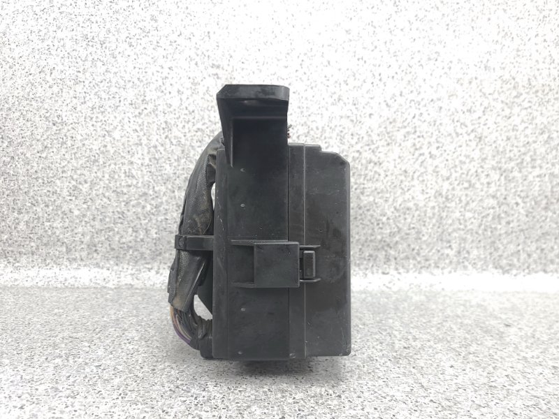 Блок предохранителей Bighorn 1995 UBS69GW 4JG2