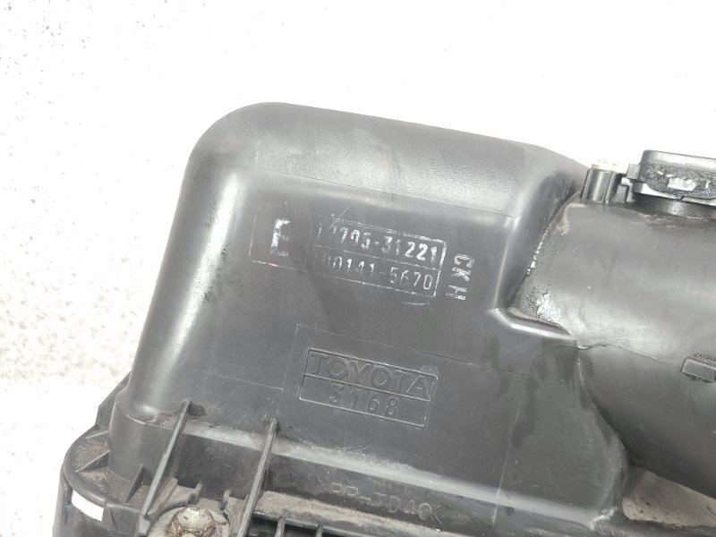Корпус воздушного фильтра Harrier 2008 GSU36 2GRFE