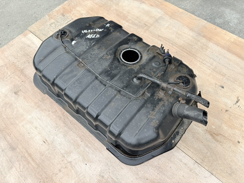 Бак топливный Vehicross 1997 UGS25DW 6VD1
